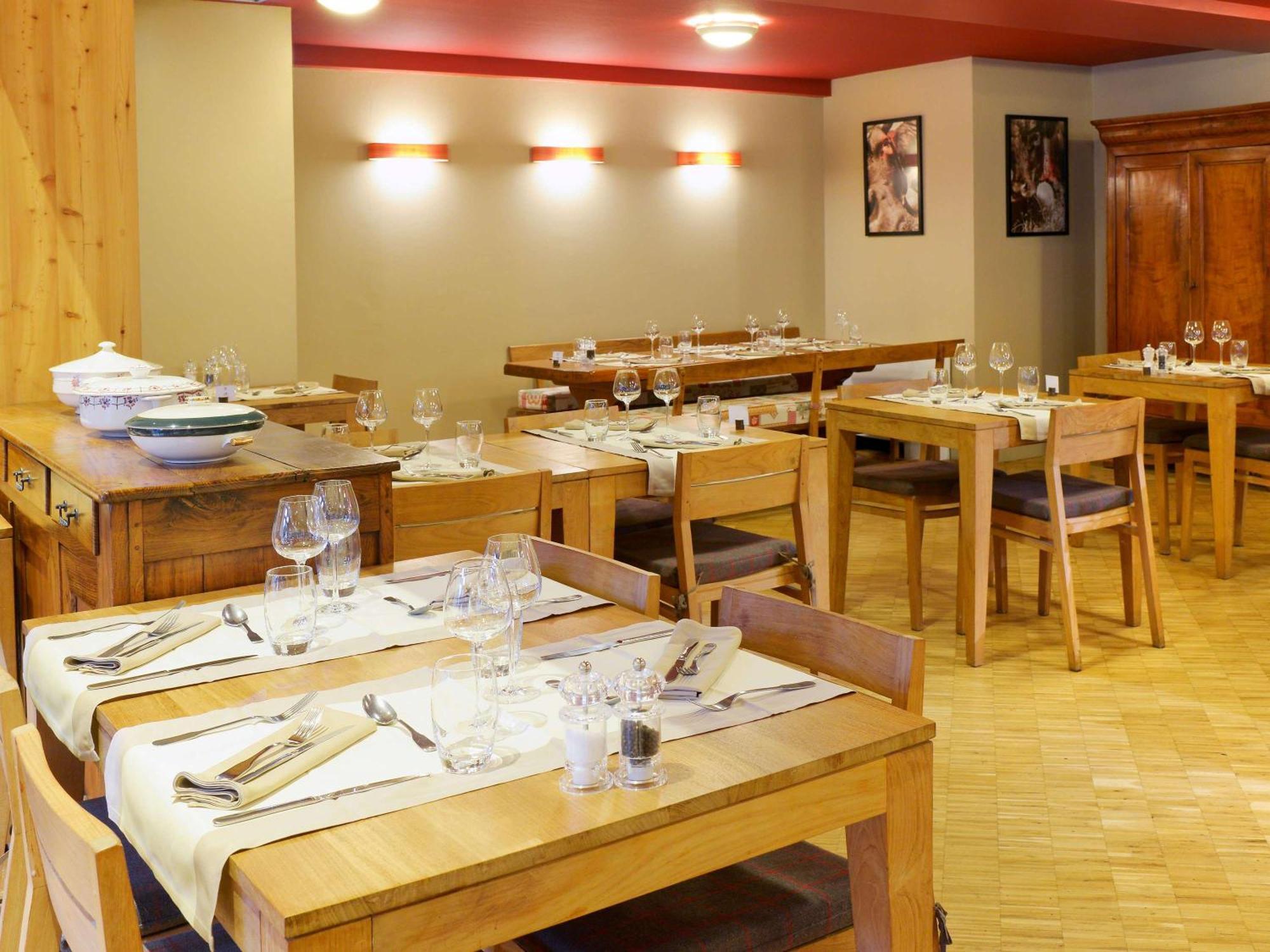 Mercure Saint-Lary Bagian luar foto