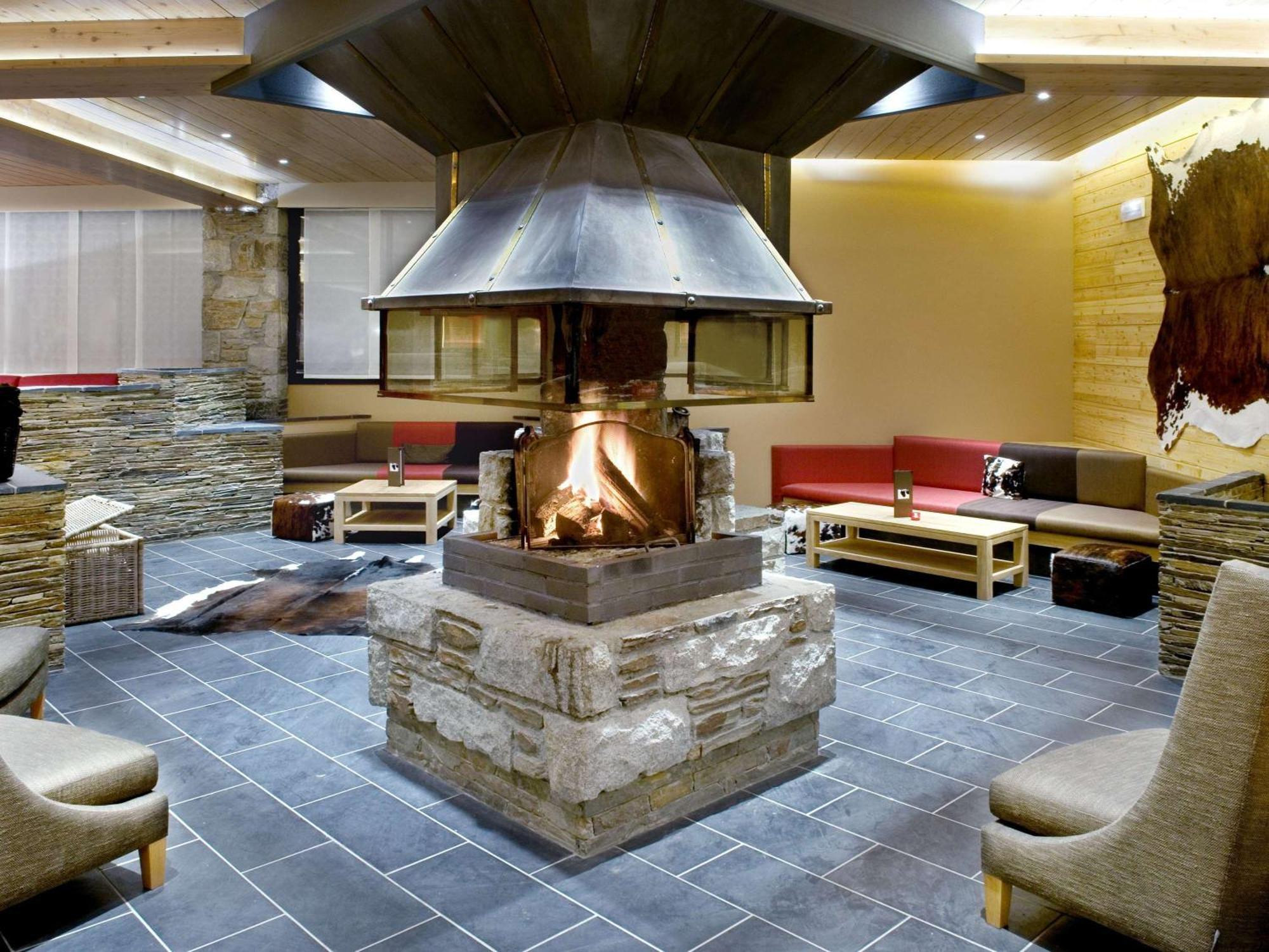 Mercure Saint-Lary Bagian luar foto