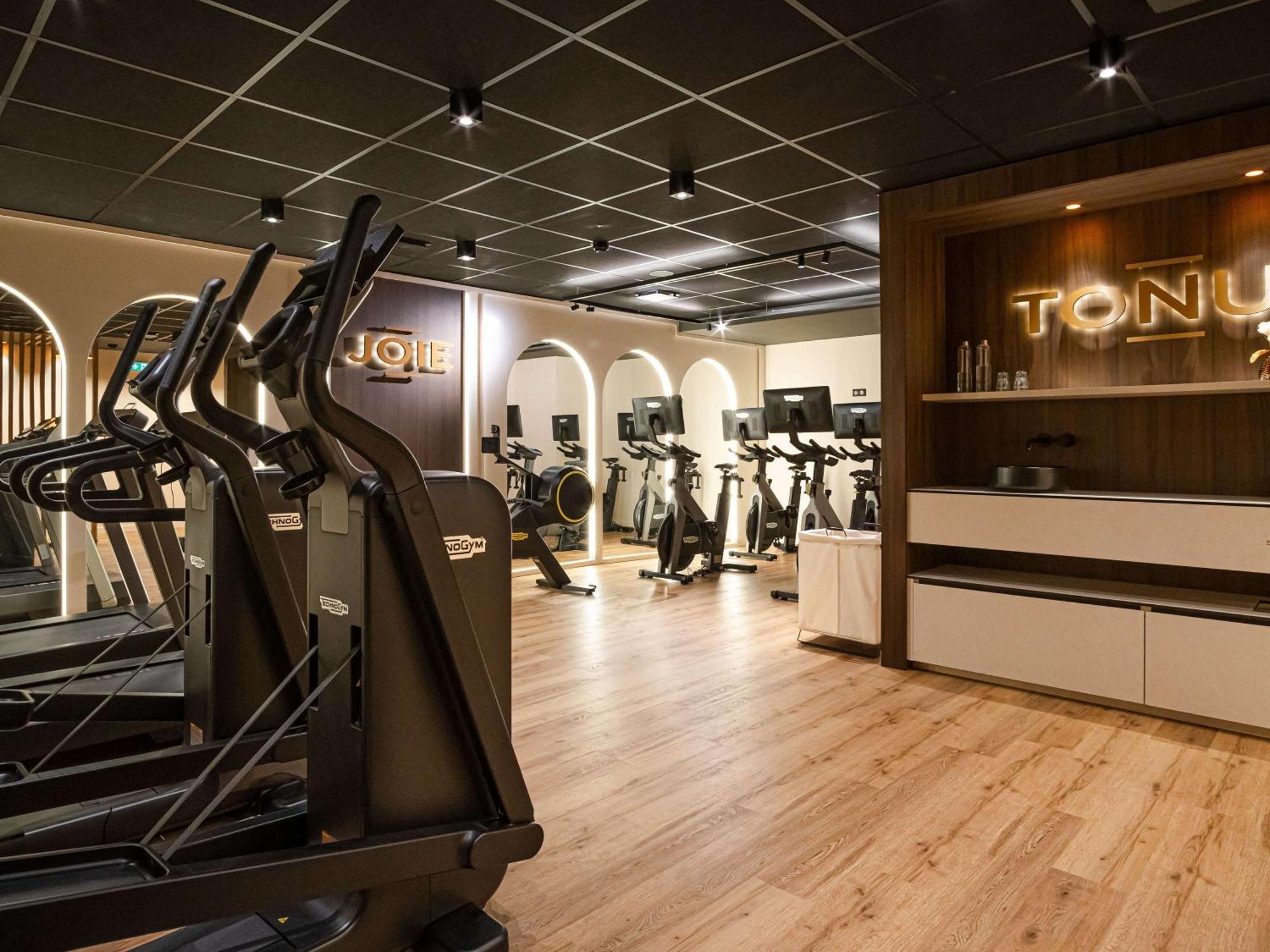 Mercure Saint-Lary Bagian luar foto